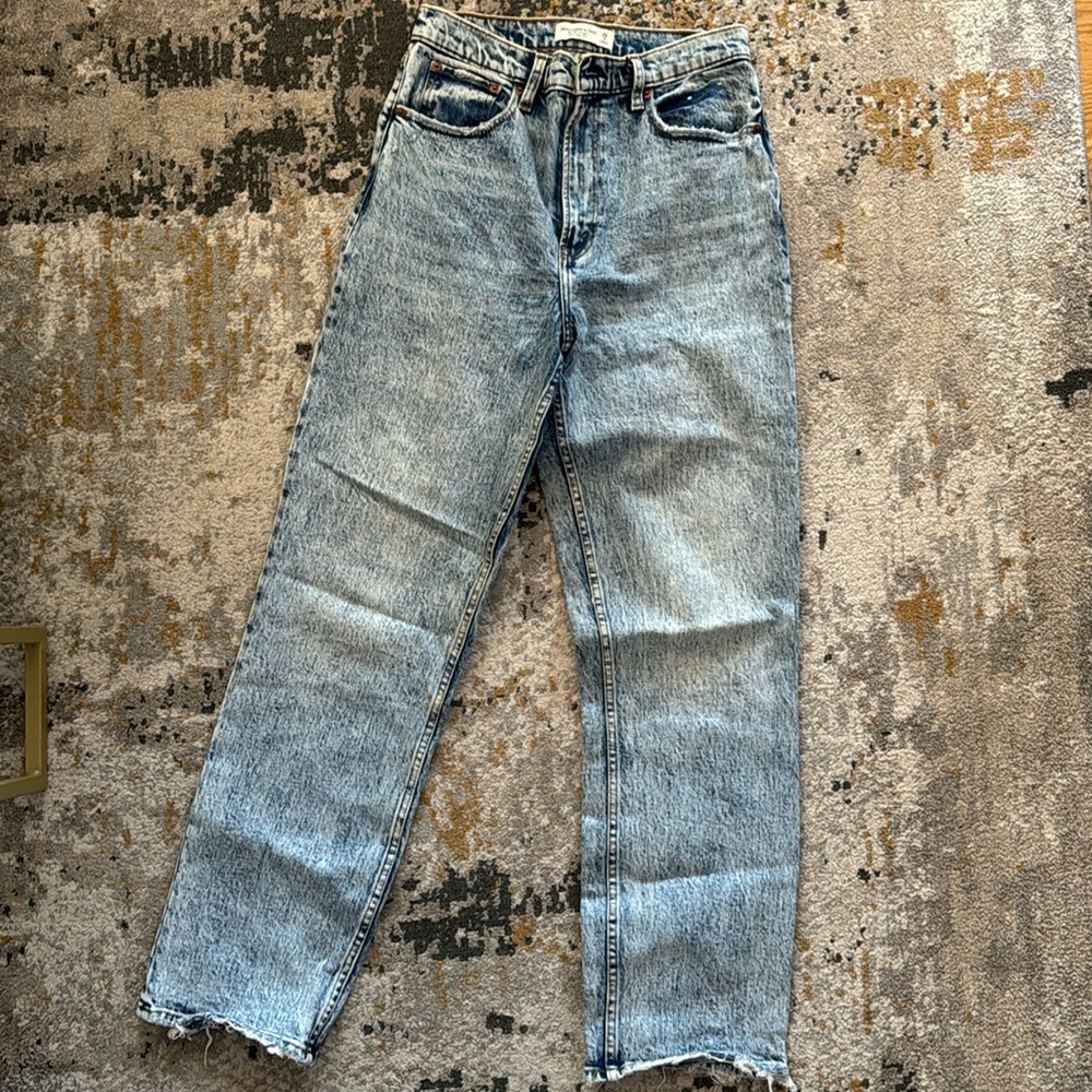 Abercrombie 90’s straight ultra high rise jeans medium wash size 28/6R